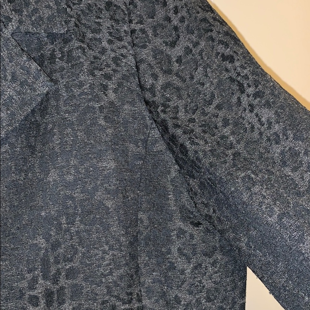 Clothes - Picture 5 of 9